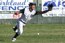 Ben Hatch misses the fly ball in the sun