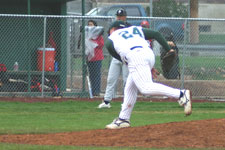 Curtis Porter pitching