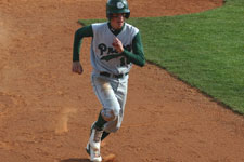 Brian Chatterton runs to third base